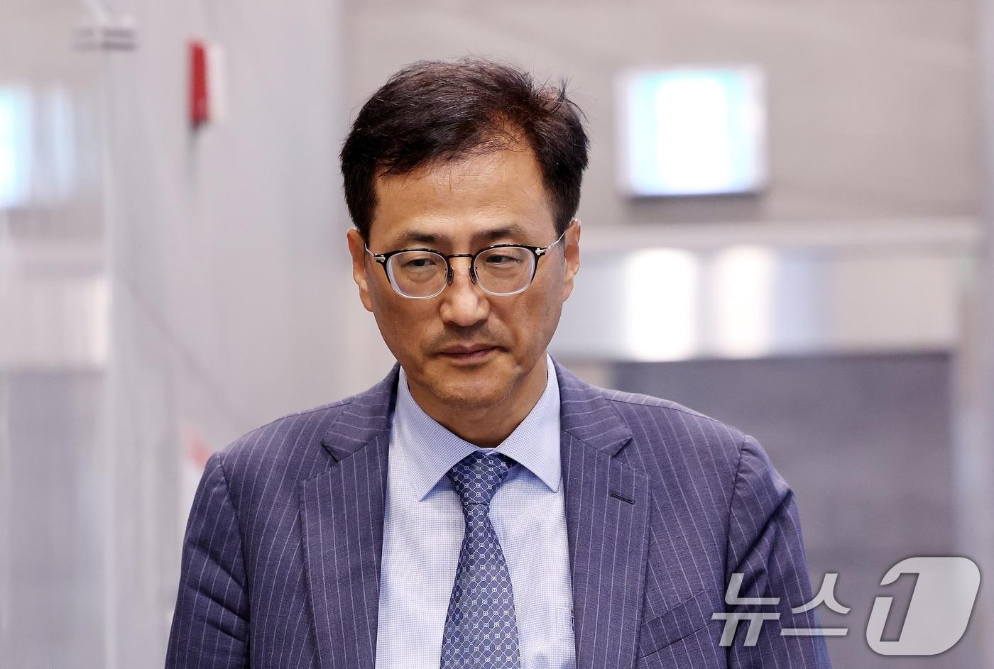 본문 이미지 - 6.3 지방선거 투표용지 부족 의혹 등을 수사하는 이태한 선거관리위원회 특별검사가 24일 서울 서초구 선관위 특검 임시사무실로 첫 출근을 하고 있다. 2026.8.24 ⓒ 뉴스1 박지혜 기자