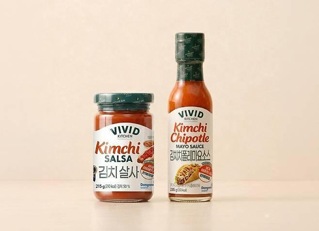 본문 이미지 -  비비드키친 김치살사·김치치폴레 마요소스.(동원홈푸드 제공)