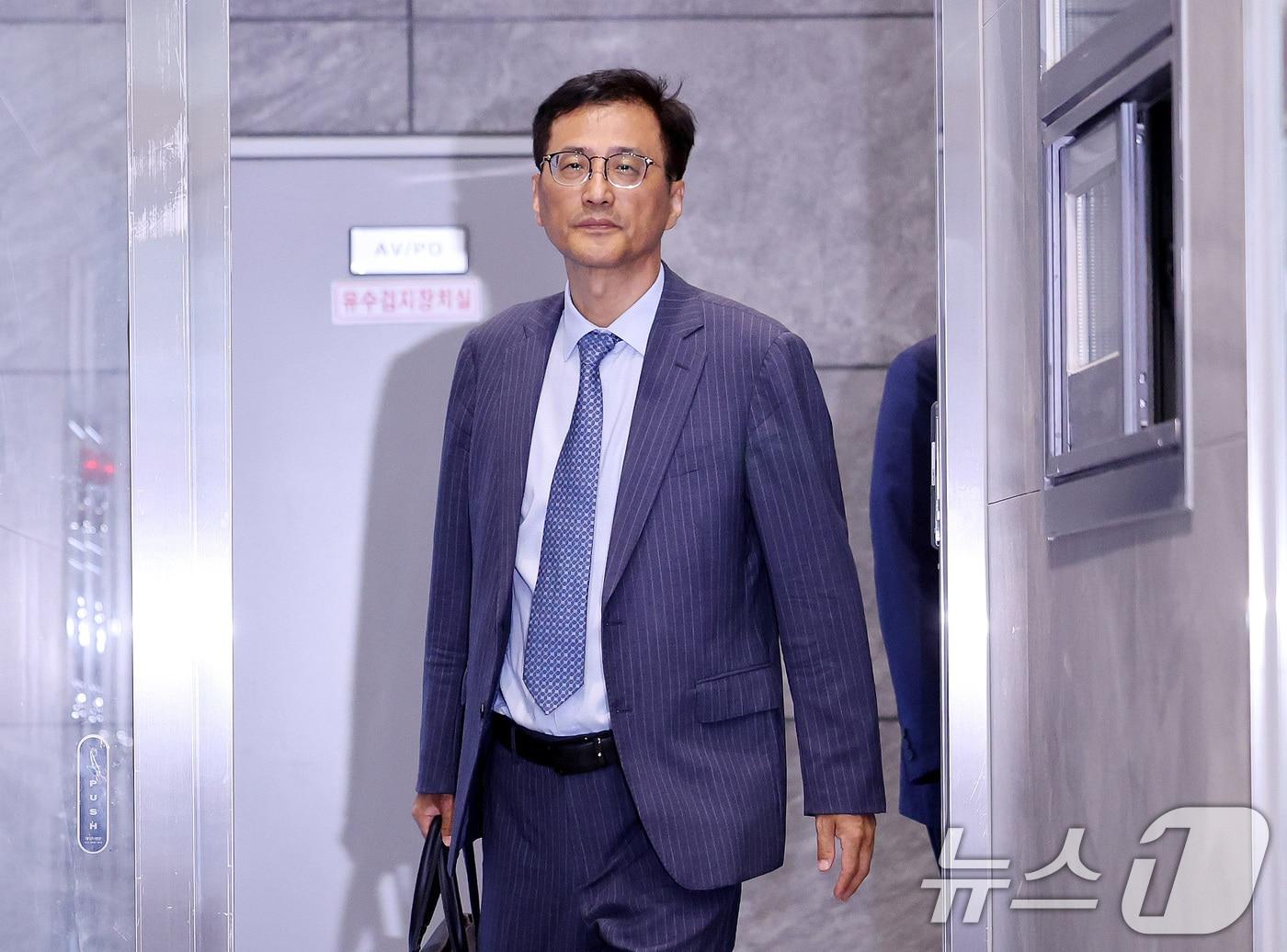 본문 이미지 - 6.3 지방선거 투표용지 부족 의혹 등을 수사하는 이태한 선거관리위원회 특별검사가 24일 서울 서초구 선관위 특검 임시사무실로 첫 출근을 하고 있다. 2026.8.24 ⓒ 뉴스1 박지혜 기자
