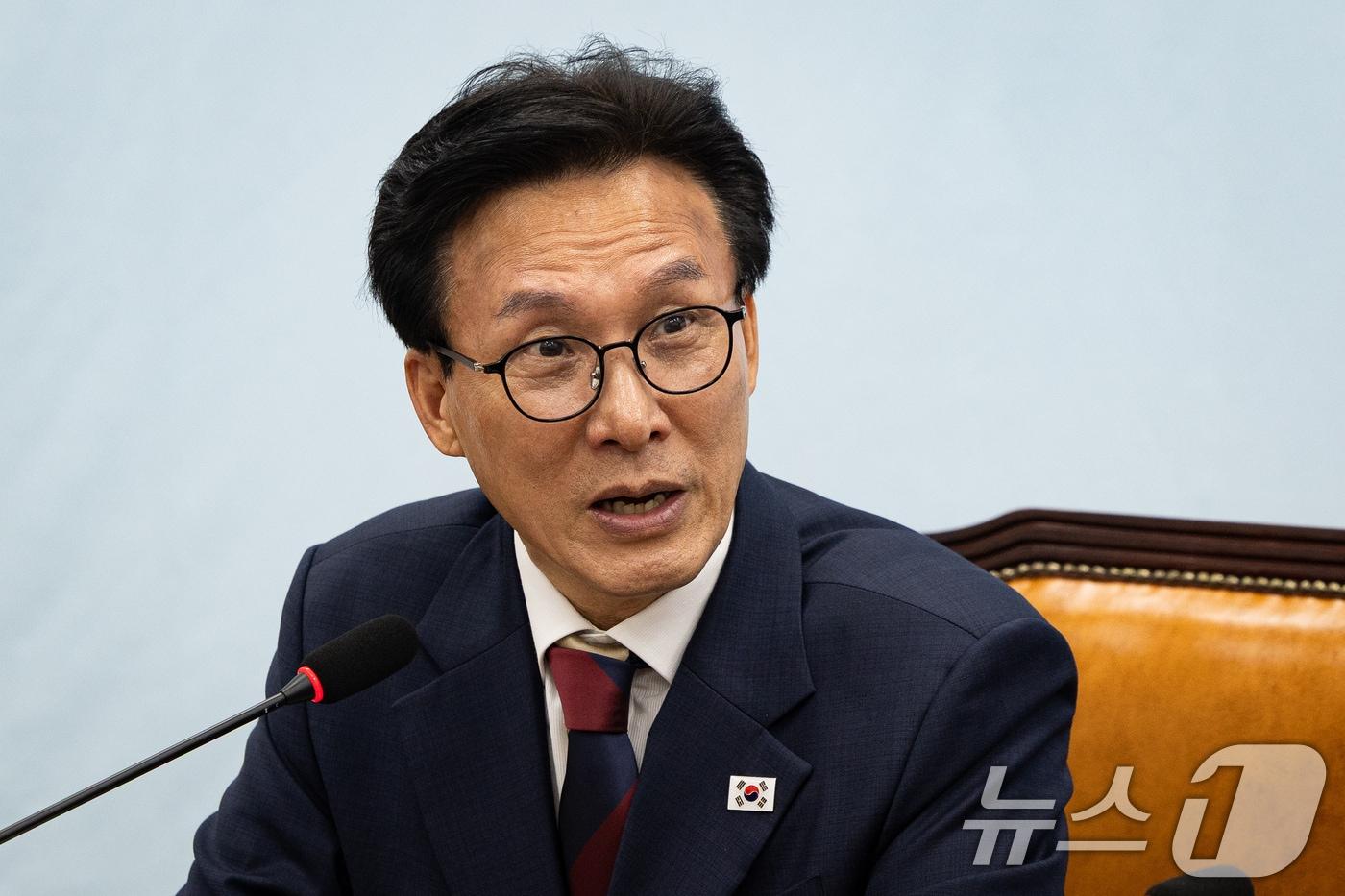 본문 이미지 - 김민석 더불어민주당 대표가 24일 서울 여의도 국회에서 김종훈 진보당 대표를 예방, 인사말을 하고 있다. 2026.8.24 ⓒ 뉴스1 유승관 기자