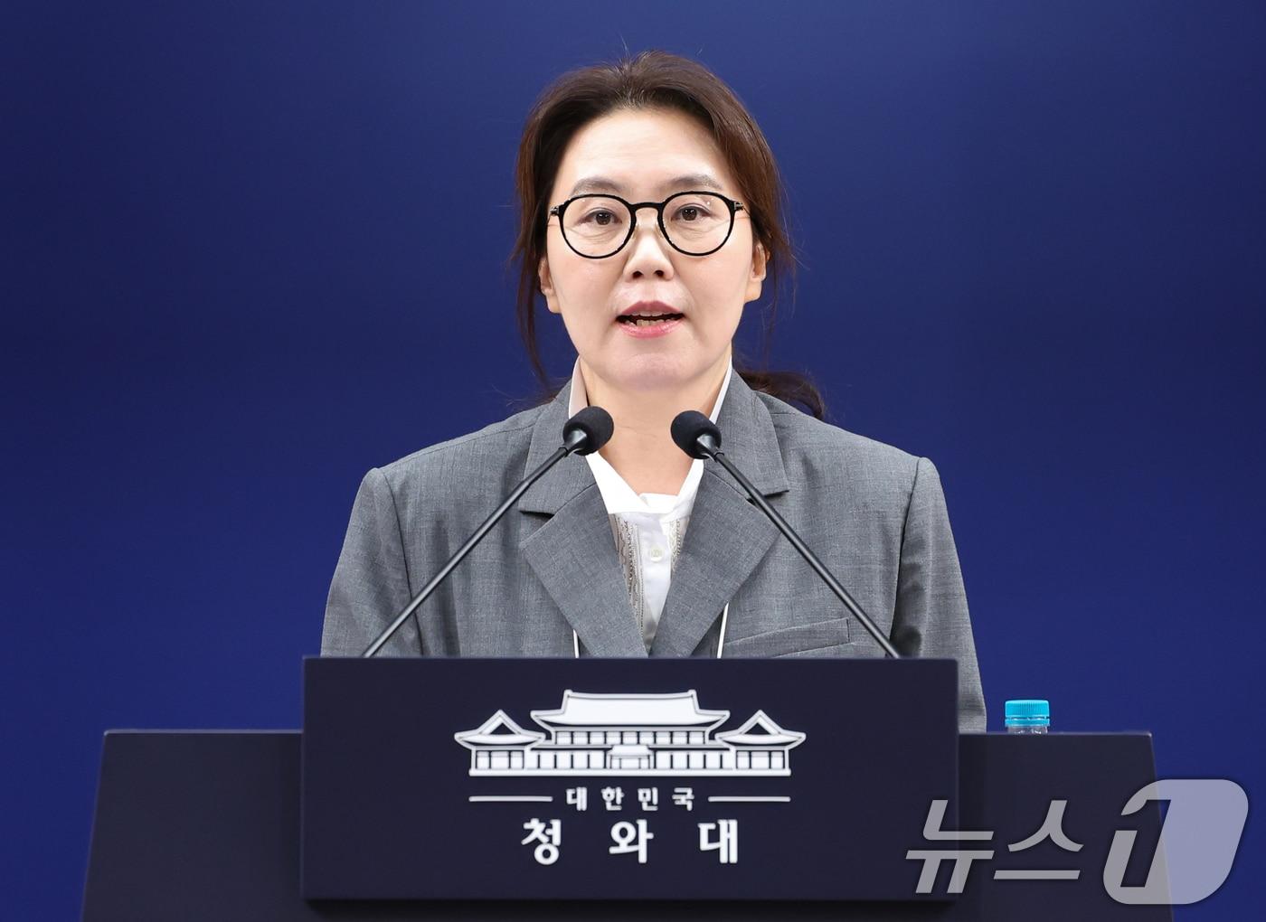 본문 이미지 - 강유정 대변인이 24일 청와대 춘추관에서 특별감찰관 지명 관련 브리핑을 하고 있다. 2026.8.24 ⓒ 뉴스1 허경 기자