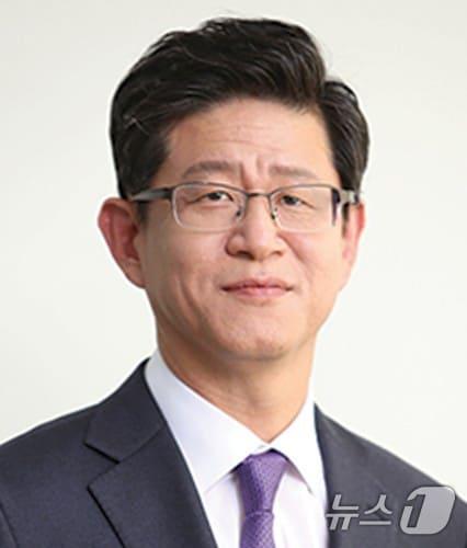 본문 이미지 - 청와대는 이재명 대통령이 24일 대통령 친인척과 고위급 참모들의 비위를 감찰하는 특별감찰관으로 더불어민주당 추천 후보인 최길수 변호사를 지명했다고 밝혔다. (청와대 제공. 재판매 및 DB 금지) 2026.8.24 ⓒ 뉴스1 허경 기자