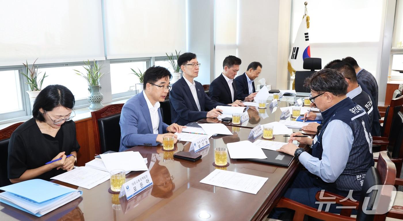 본문 이미지 - 3일 울산시청 본관 7층 행정부시장실에서 울산 시내버스 노사정협의회 2차 회의가 열리고 있다. (울산시 제공. 재판매 및 DB 금지) /뉴스1