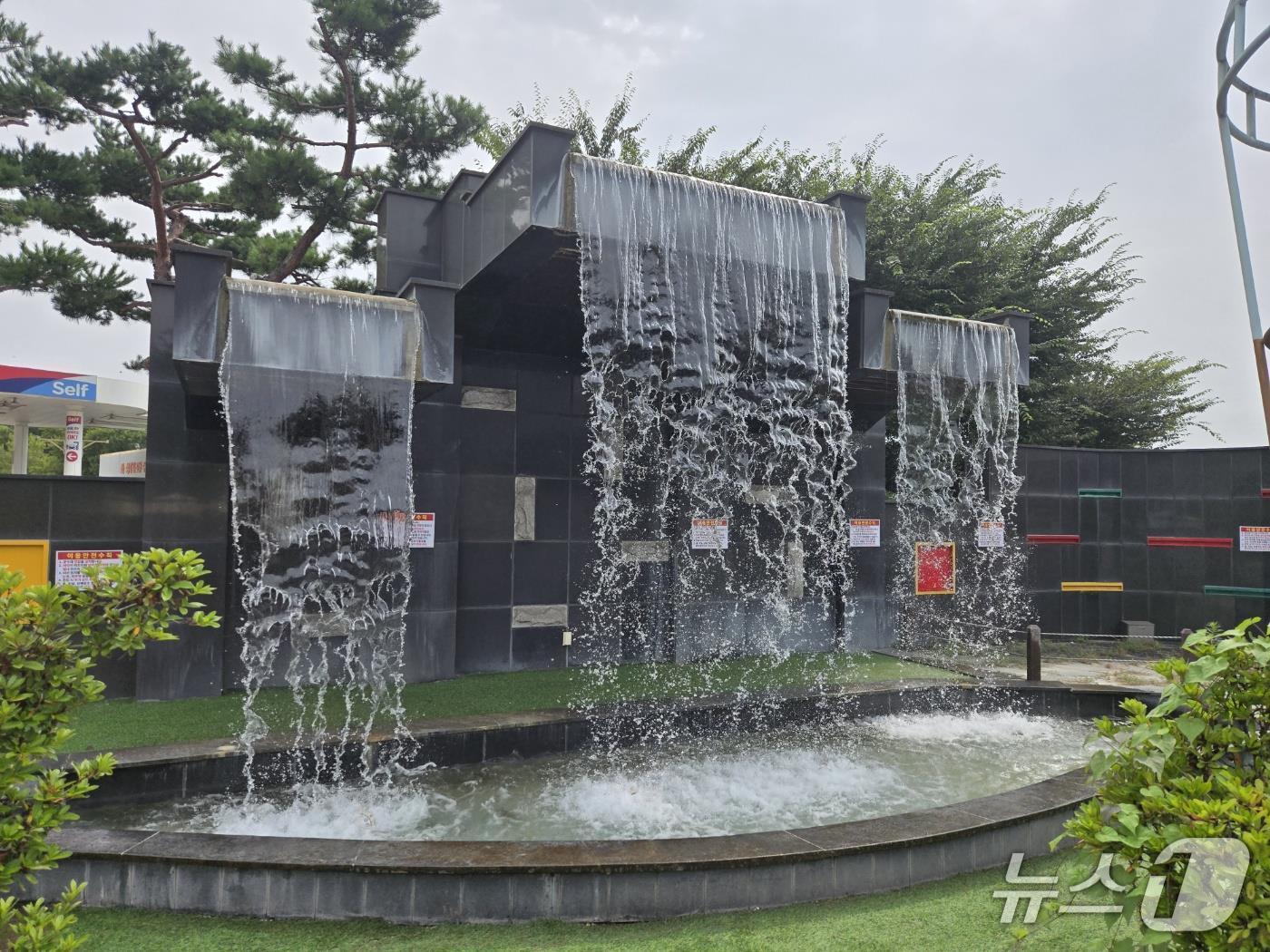 본문 이미지 - 화성휴게소 벽천분수. (한국도로공사 수도권본부 제공, 재판매 및 DB금지)