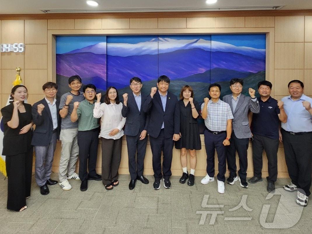 본문 이미지 - 박만 전남광주통합특별시의원이 24일 시의회에서 광주 공공기관노동이사협의회 간담회 대표단과 간담회를 갖고 있다.(시의회 제공. 재배포 및 DB 금지)