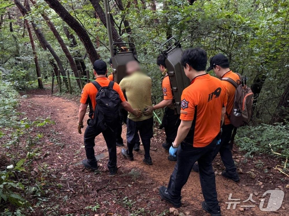 본문 이미지 - 전남광주통합특별시 소방본부가 19일 전남광주 서구 중앙공원 인근에서 실종자를 찾고 있다.(사진=전남광주소방본부 제공. 재판매 및 DB 금지.)