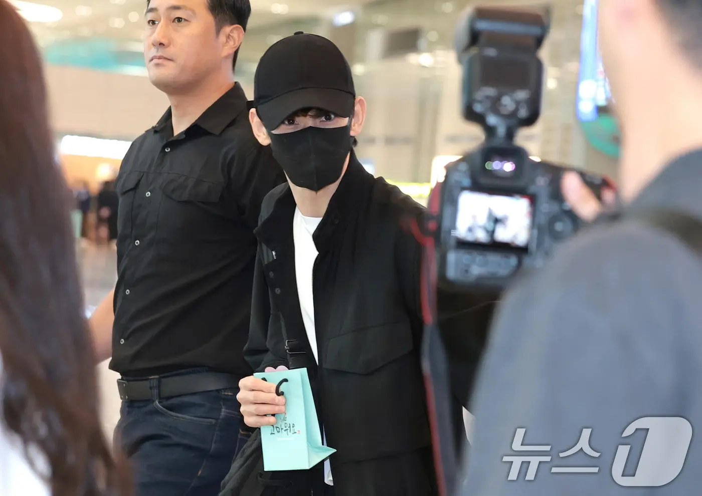본문 이미지 - 김수현이 약 1년 5개월의 공백을 깨고 공식 일정을 소화했다. ⓒ 뉴스1 권현진 기자