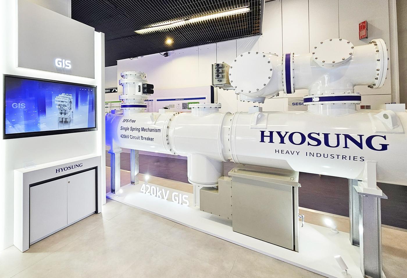 본문 이미지 - 효성중공업이 'CIGRE 2026'에 독자기술로 개발한 저탄소 전력기기 '420kV SF6-Free GIS'를 전시했다. (효성중공업 제공)