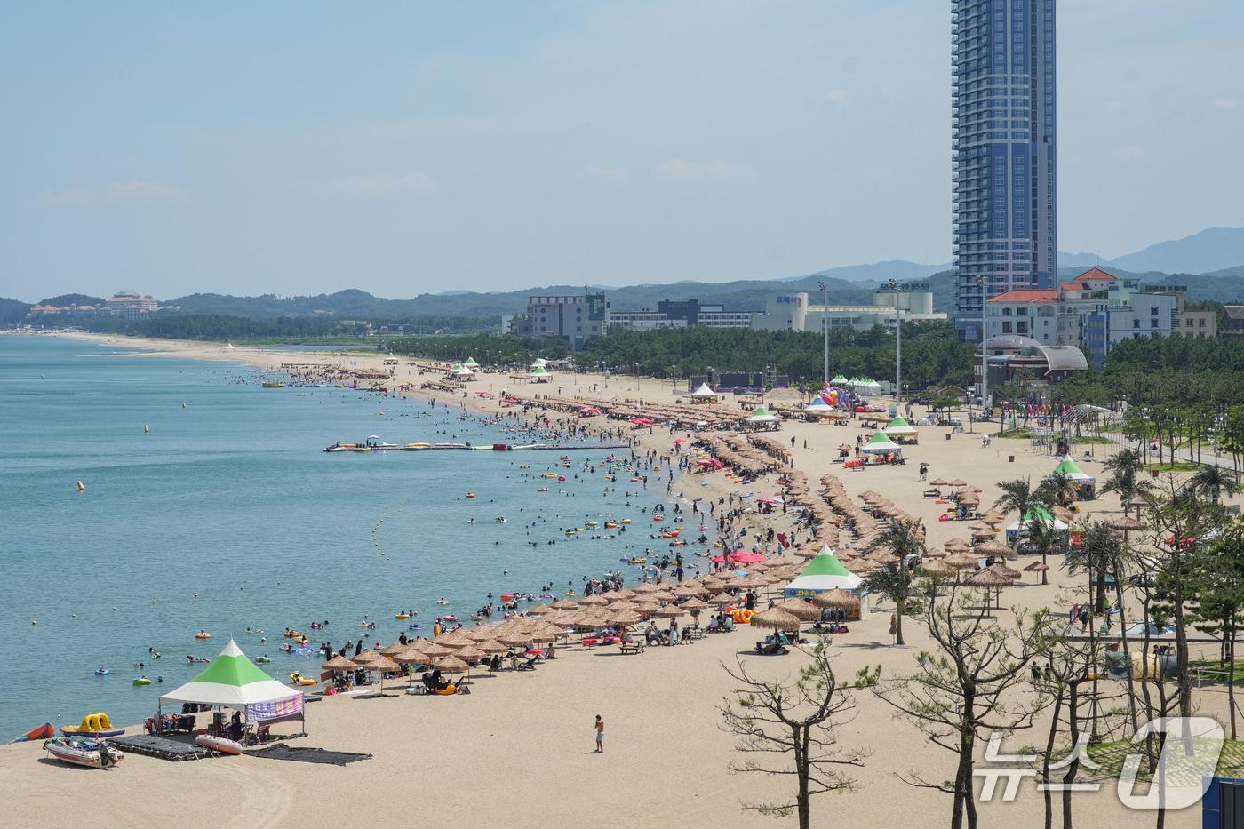 본문 이미지 - 양양 낙산해수욕장 전경.(양양군 제공, 재판매 및 DB 금지) 2026.8.25/뉴스1