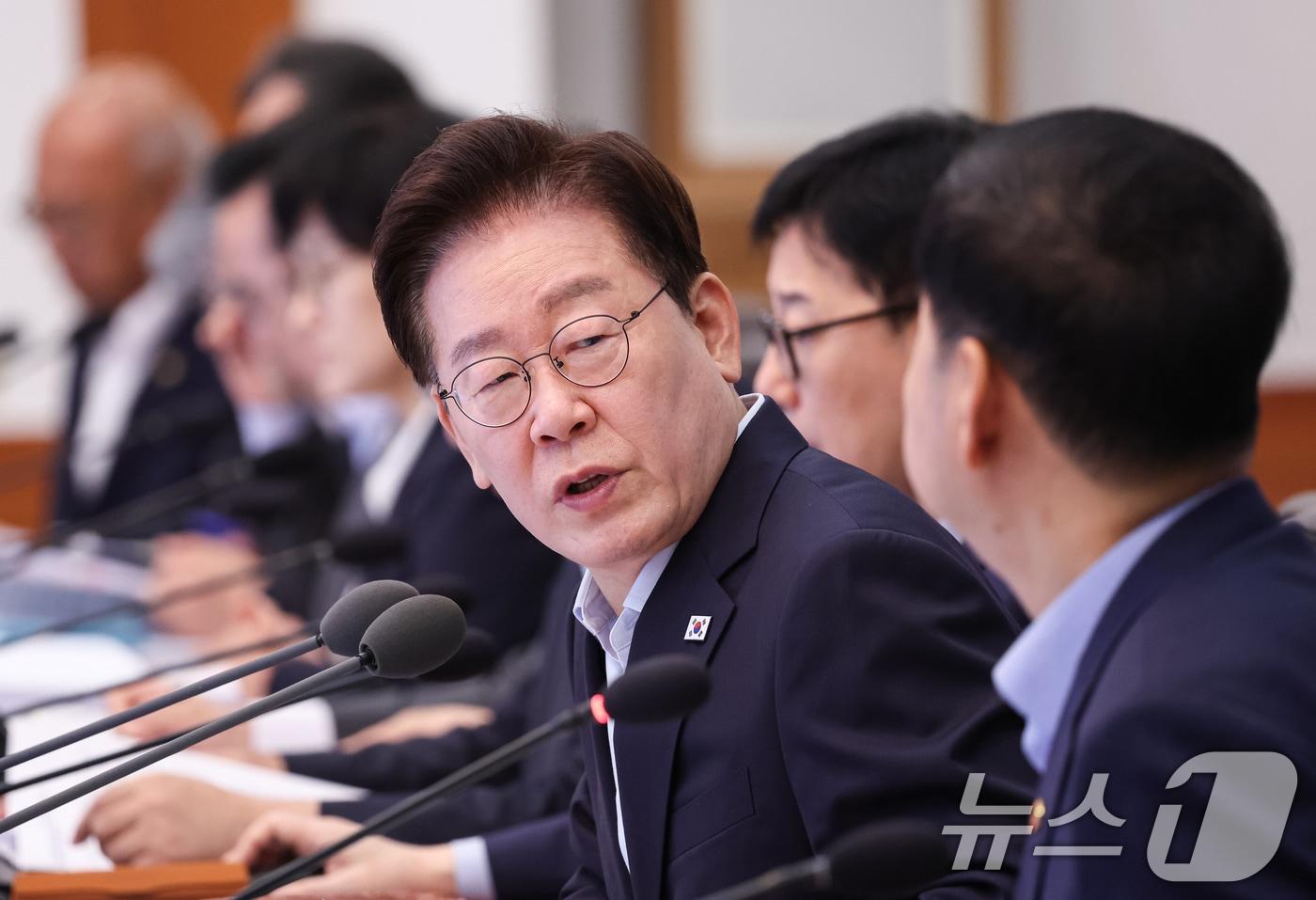 본문 이미지 - 이재명 대통령이 25일 청와대에서 열린 국무회의에서 발언을 하고 있다. 2026.8.25 ⓒ 뉴스1 허경 기자