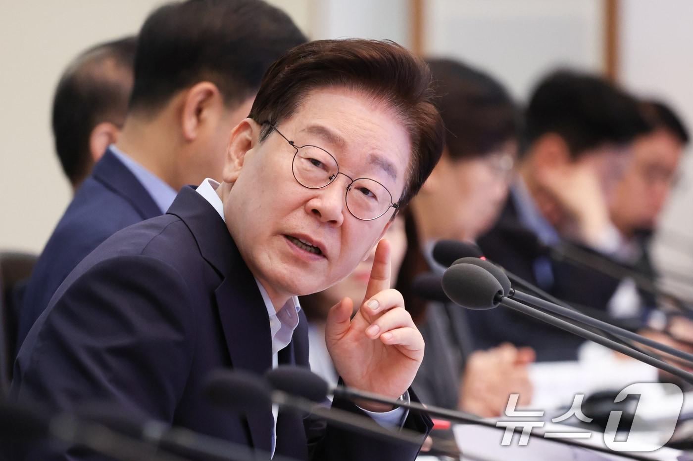 본문 이미지 - 이재명 대통령이 25일 청와대에서 열린 국무회의에서 발언을 하고 있다. 2026.8.25 ⓒ 뉴스1 허경 기자