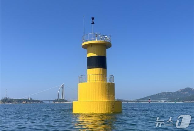 본문 이미지 - 전북 군산시 옥도면 무녀도 만자서에 설치된 등표.(군산해수청 제공. 재판매 및 DB금지)