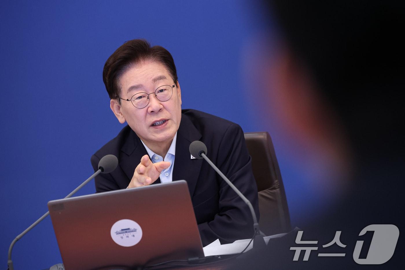 본문 이미지 - 이재명 대통령이 25일 청와대에서 열린 국무회의에서 발언을 하고 있다. 2026.8.25 ⓒ 뉴스1 허경 기자