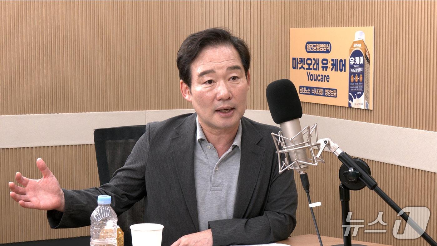 본문 이미지 - 뉴스1TV '팩트앤뷰'에 출연한 신지호 전 국민의힘 의원. 2026.8.25./뉴스1