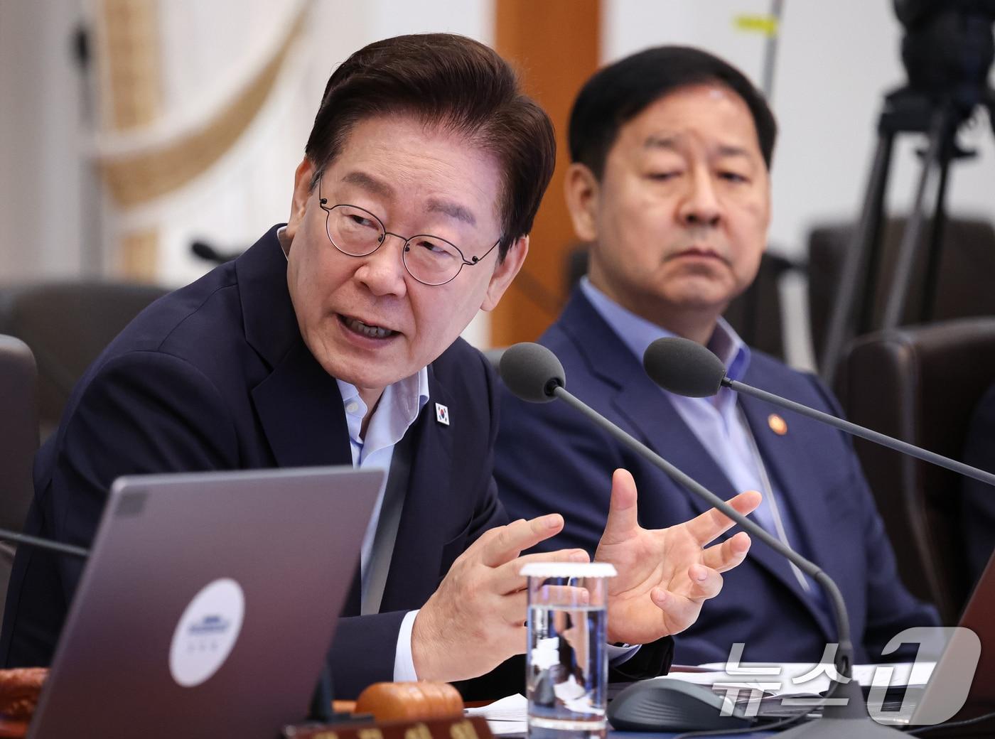 본문 이미지 - 이재명 대통령이 25일 청와대에서 열린 국무회의에서 발언을 하고 있다. 2026.8.25 ⓒ 뉴스1 허경 기자