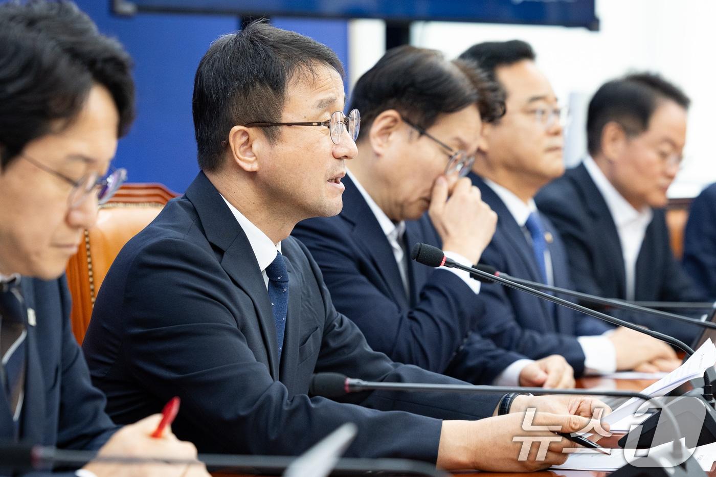 본문 이미지 - 한병도 더불어민주당 원내대표가 25일 서울 여의도 국회에서 열린 원내대책회의에서 발언하고 있다. 2026.8.25 ⓒ 뉴스1 유승관 기자