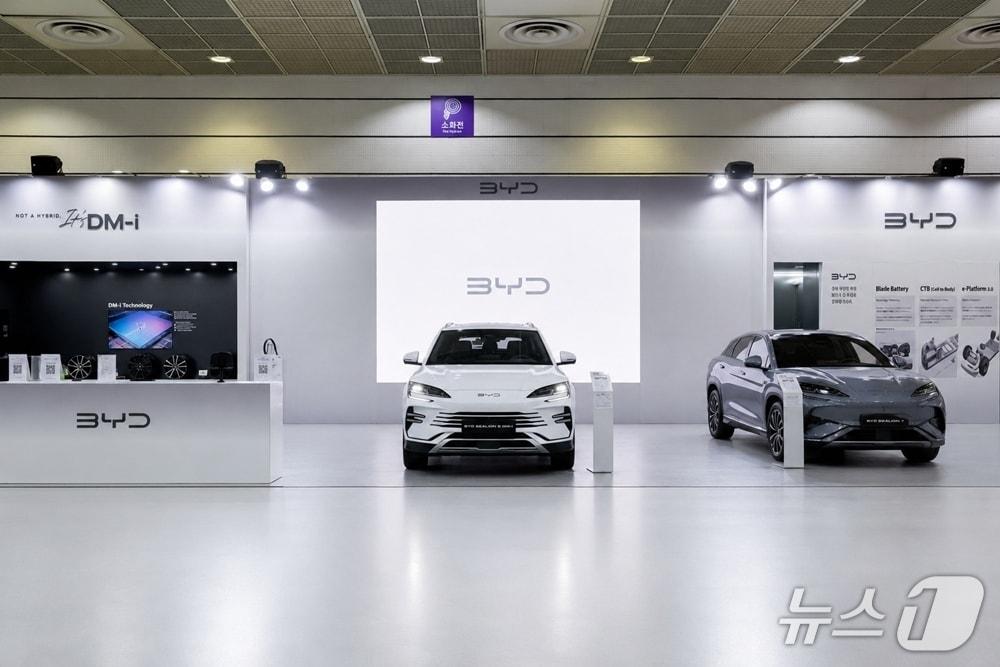 본문 이미지 -  EV 트렌드코리아 2026 에 마련된 BYD 전시 부스 (BYD코리아 제공)