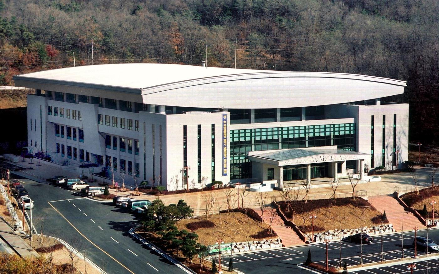 본문 이미지 - 프로배구 KB손해보험이 2026-27시즌 홈경기를 치르게 될 평택 이충문화체육센터(KB손해보험 제공) 