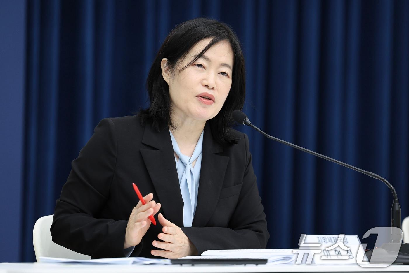 본문 이미지 - 이현정 행정안전부 지방세제국장이 25일 오전 세종시 도움로 정부세종청사 중앙동 브리핑실에서 열린 ‘2026년 지방세제 개편안 정책 설명회’에서 개편안의 주요 내용을 발표하고 있다. (행정안전부 제공. 재판매 및 DB금지) 2026.8.25 ⓒ 뉴스1