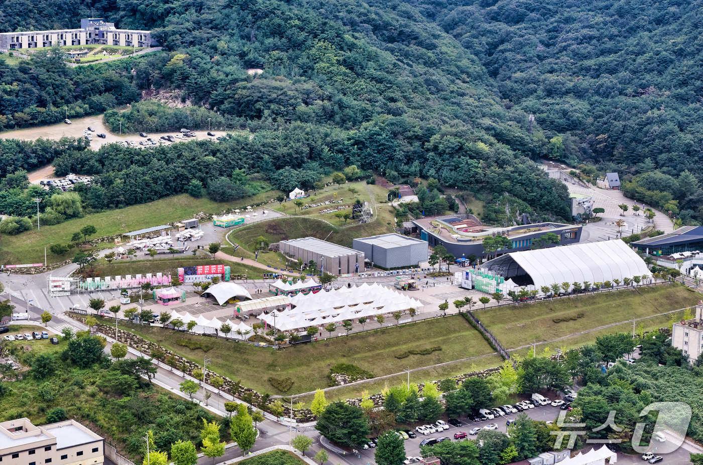 본문 이미지 - 울산울주세계산악영화제가 열리는 울주군 영남알프스 복합웰컴센터 전경. /뉴스1