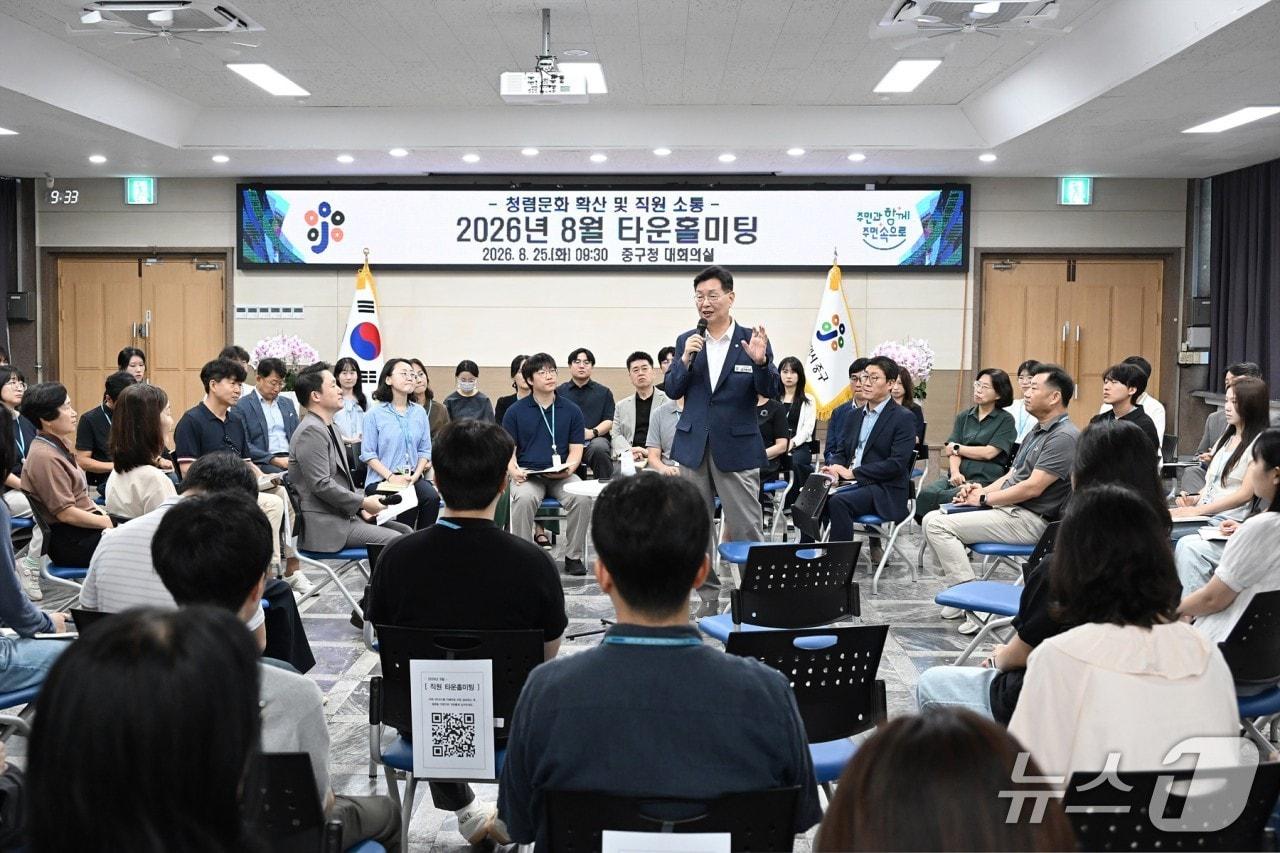 본문 이미지 - 김제선 대전 중구청장이 타운홀미팅을 하고 있다.(중구 제공. 재판매 및 DB금지)