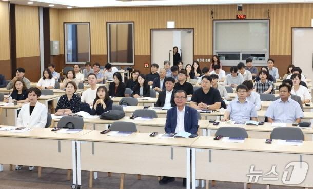 본문 이미지 - 전주시의회는 25일 국립무형유산원 국제회의장에서 '2026년 법정의무 교육'을 진행했다.(전주시의회 제공, 재판매 및 DB금지).