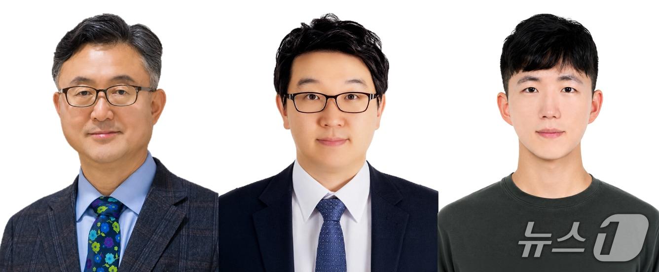본문 이미지 - 이광희 전략연구사업단장, 강홍규 차세대에너지연구소 부소장, 히거신소재연구센터 이산성 박사(왼쪽부터)(지스트 제공, 재판매 및 DB 금지)/뉴스1 