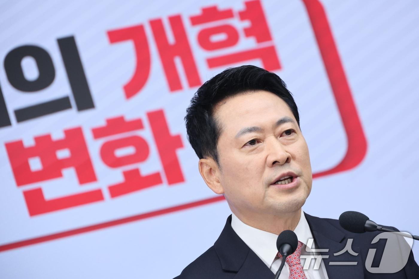 본문 이미지 - 장동혁 국민의힘 대표가 26일 서울 여의도 국민의힘 당사에서 취임 1주년 기자회견을 하고 있다. 2026.8.26 ⓒ 뉴스1 신웅수 기자