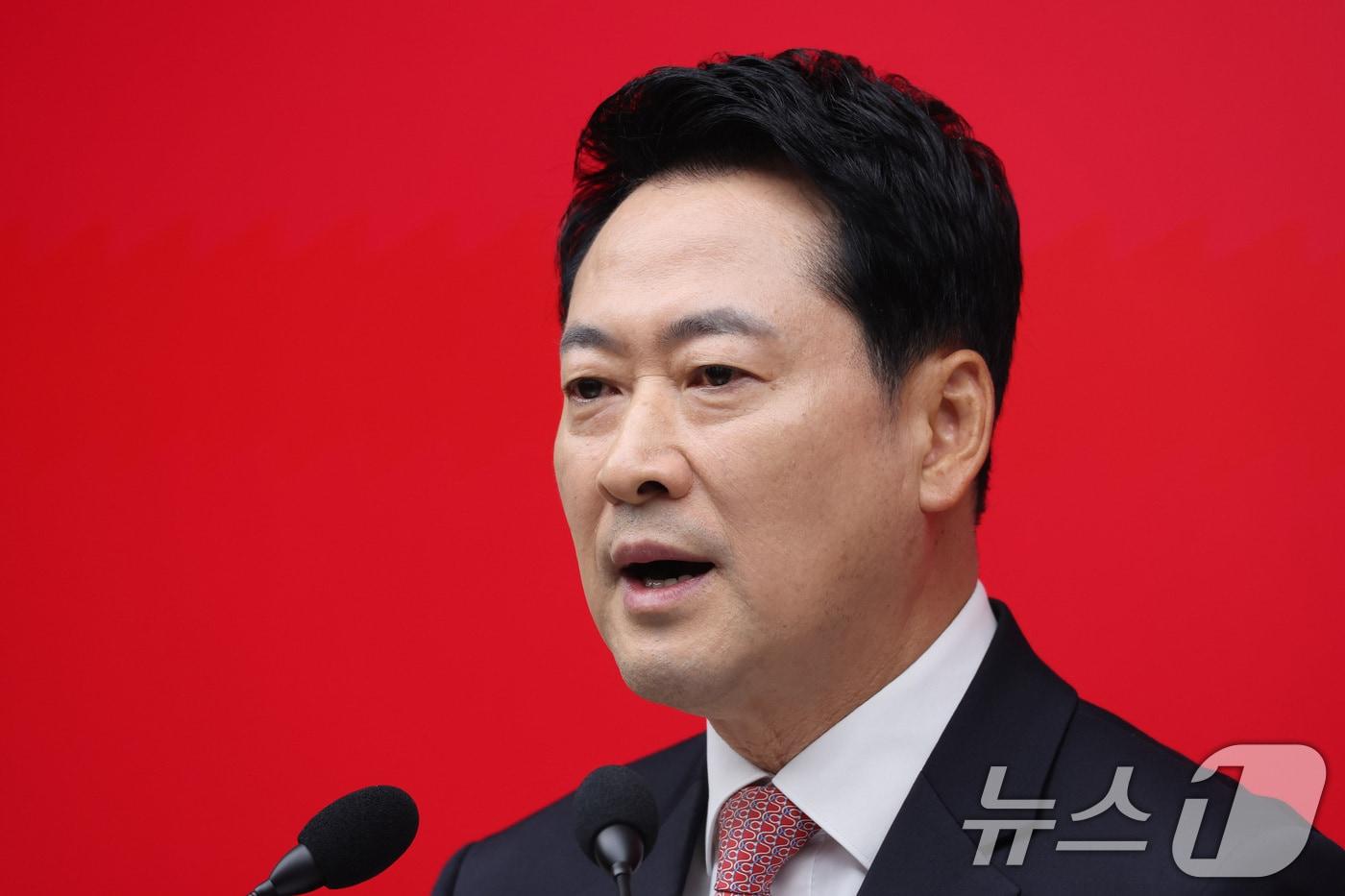 본문 이미지 - 장동혁 국민의힘 대표가 26일 서울 여의도 국민의힘 당사에서 취임 1주년 기자회견을 하고 있다. 2026.8.26 ⓒ 뉴스1 신웅수 기자