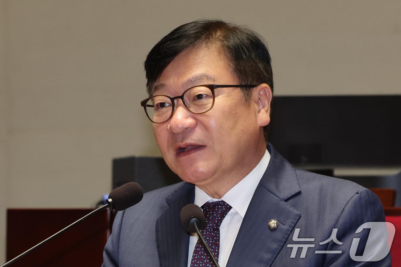 본문 이미지 - 정점식 국민의힘 원내대표가 26일 오후 서울 여의도 국회에서 열린 의원총회에서 발언을 하고 있다. 2026.8.26 ⓒ 뉴스1 황기선 기자