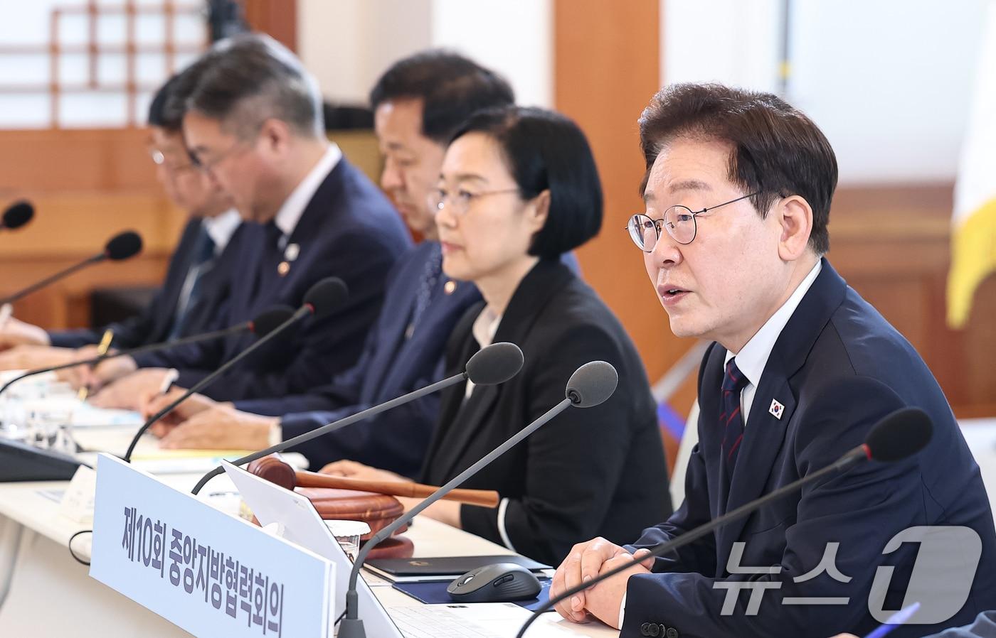 본문 이미지 - 이재명 대통령이 26일 청와대에서 열린 제10회 중앙지방협력회의에서 발언하고 있다. 2026.8.26 ⓒ 뉴스1 이재명 기자