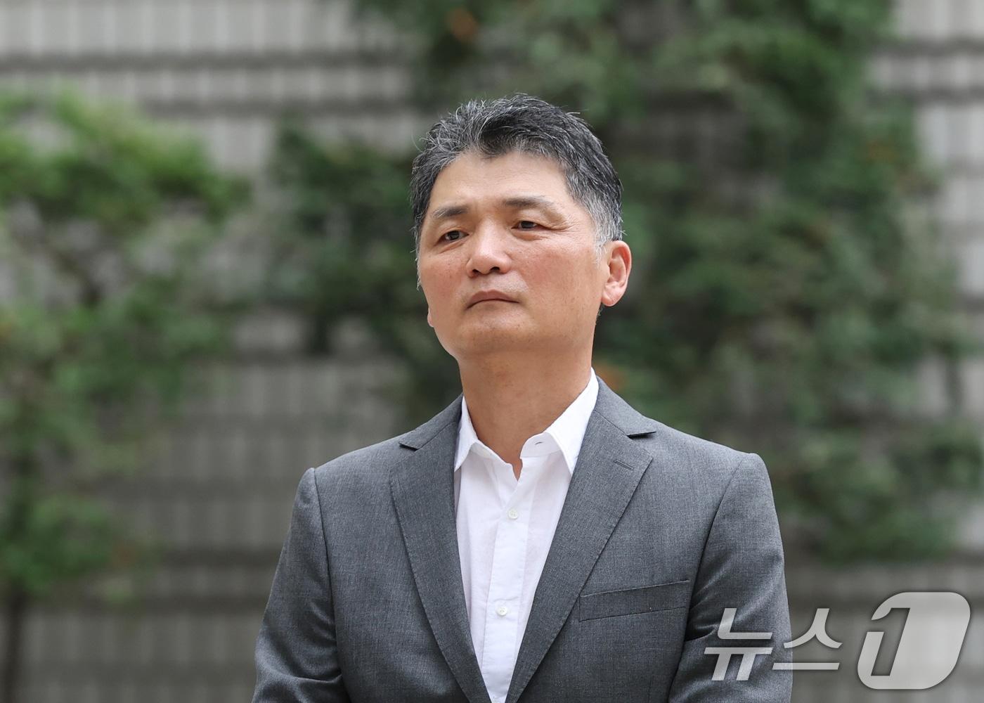 본문 이미지 - SM엔터테인먼트 시세조종 공모 의혹으로 기소돼 1심에서 무죄를 선고받은 카카오 창업주 김범수 미래이니셔티브센터장이 지난달 26일 오후 서울 서초구 고등법원에서 열린 자본시장법 위반 혐의 항소심 공판에 출석하고 있다. (공동취재) 2026.8.26 ⓒ 뉴스1 박정호 기자