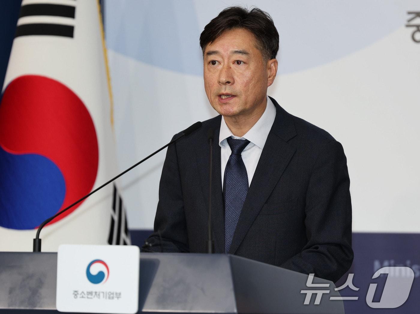 본문 이미지 - 박용순 중소기업정책실장이 26일 서울 세종로 정부종합청사에 '중소기업 지원사업 효율화 방안에 대해' 브리핑하고 있다. 2026.8.26 ⓒ 뉴스1 이종덕 기자