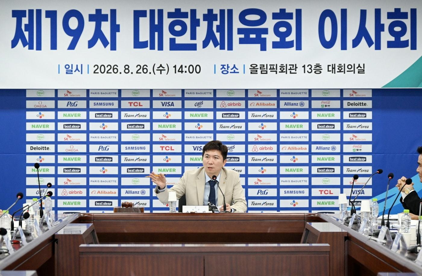 본문 이미지 - 유승민 대한체육회장이 26일 서울 송파구의 올림픽회관에서 제19차 이사회를 진행하고 있다. (대한체육회 제공)
