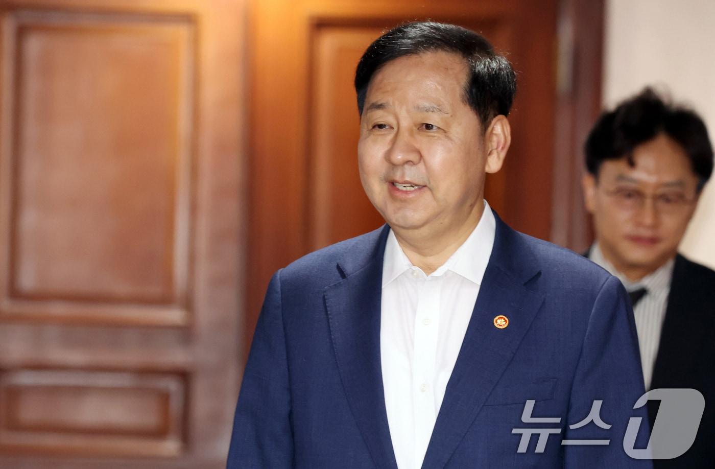 본문 이미지 - 구윤철 경제부총리 겸 재정경제부 장관이 27일 서울 종로구 세종대로 정부서울청사에서 열린 제273차 대외경제장관회의에서 모두 발언을 하고 있다. 이날 참석자들은 CPTPP 가입 관련 향후 대응방향 등을 논의했다. 2026.8.27 ⓒ 뉴스1 김명섭 기자
