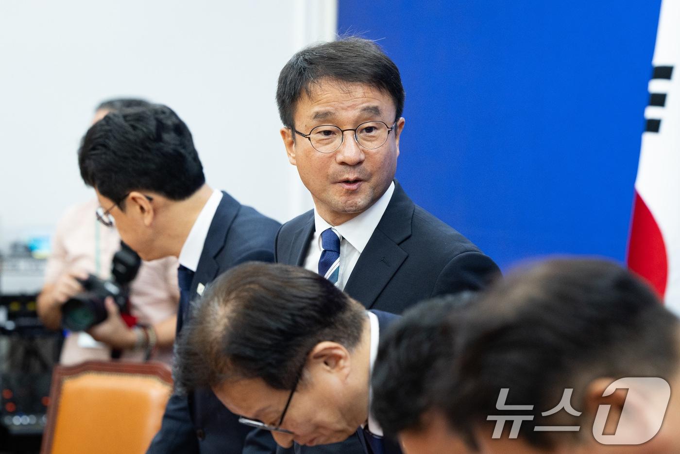 본문 이미지 - 한병도 더불어민주당 원내대표가 27일 서울 여의도 국회에서 열린 정책조정회의에 참석하고 있다. 2026.8.27 ⓒ 뉴스1 유승관 기자