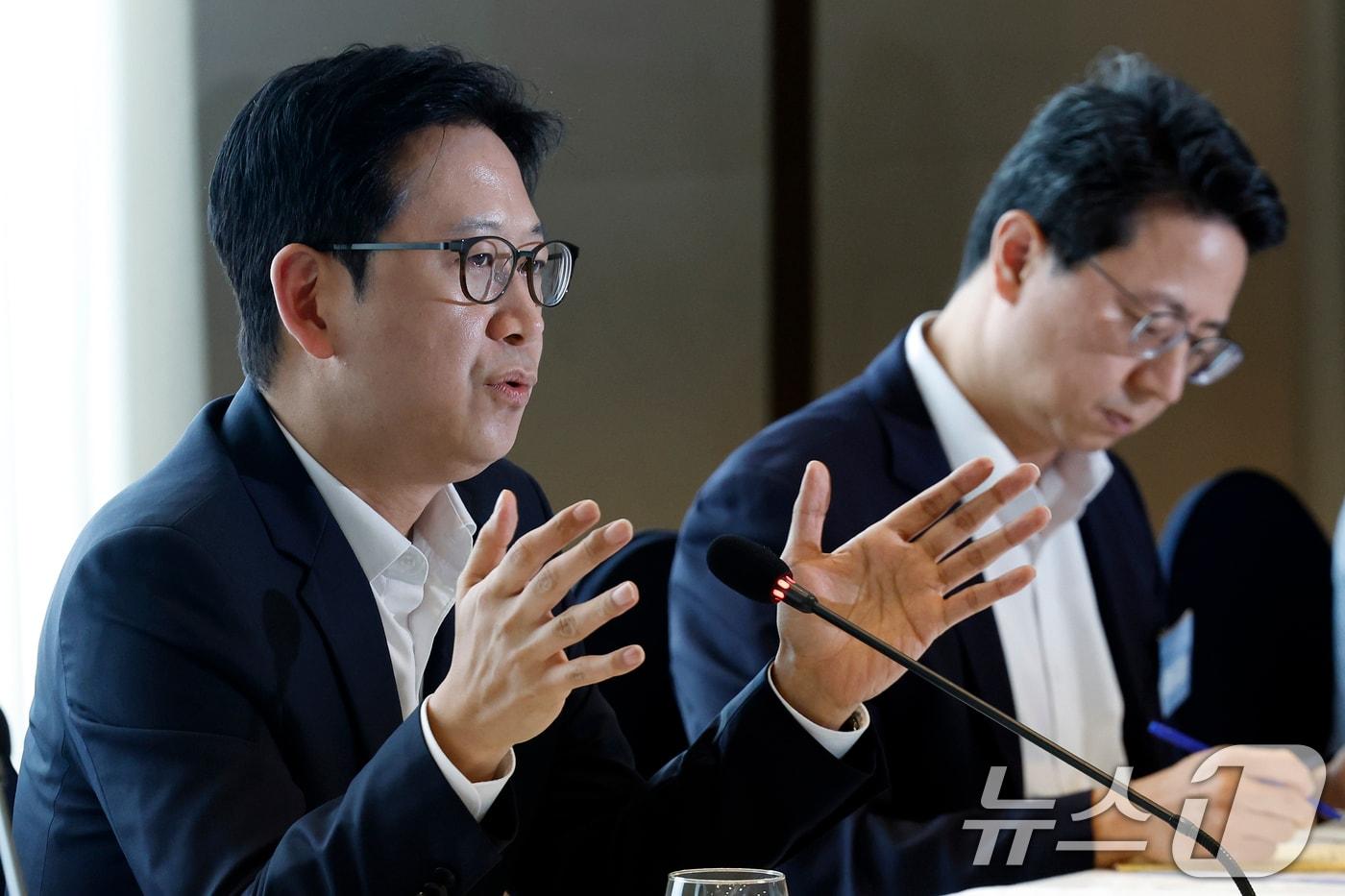 본문 이미지 - 배경훈 부총리 겸 과학기술정보통신부 장관이 27일 오전 서울시 중구 을지로 프레지던트호텔에서 열린 제2차 과학기술·인공지능 미래전략회의에서 인사말을 하고 있다. 2026.8.27 ⓒ 뉴스1 박정호 기자