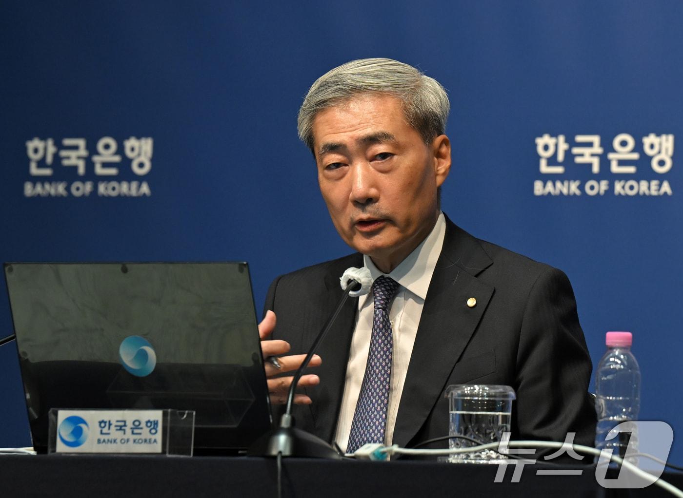 본문 이미지 - 신현송 한국은행 총재가 27일 서울 중구 한국은행에서 열린 금융통화위원회 통화정책방향 기자간담회에서 발언하고 있다. 2026.8.27 ⓒ 뉴스1 사진공동취재단