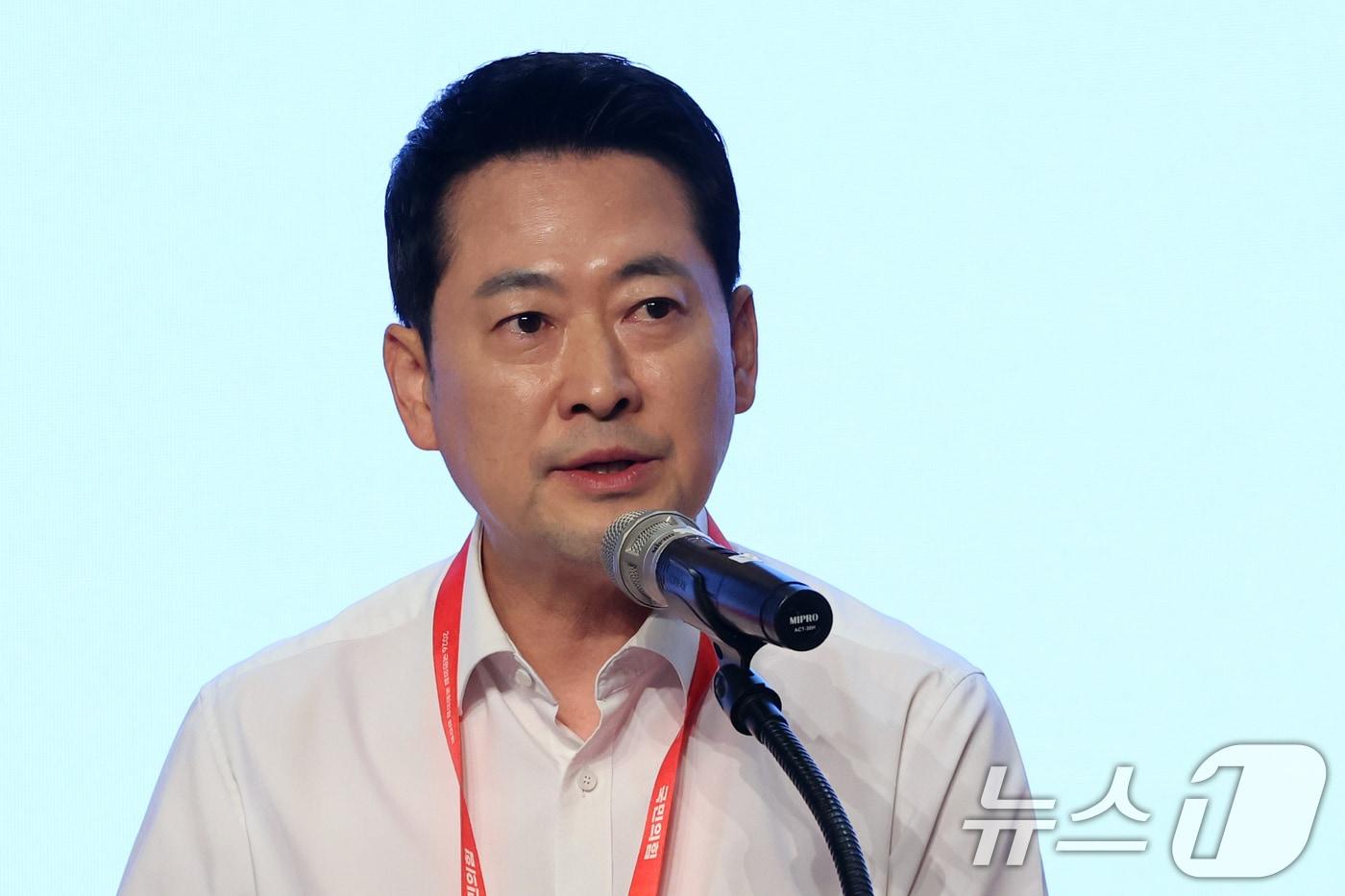 본문 이미지 - 장동혁 국민의힘 대표가 27일 오후 경기 고양시 일산동구 소노캄 고양에서 열린 '2026 국민의힘 국회의원 연찬회'에서 인사말을 하고 있다. 2026.8.27 ⓒ 뉴스1 황기선 기자