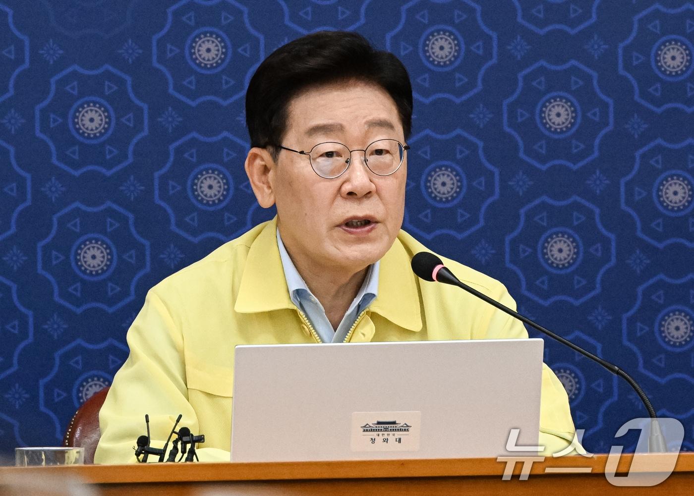 본문 이미지 - 이재명 대통령이 27일 서울 종로구 외교부 청사에서 열린 네팔 홍수 대응 긴급회의에서 발언을 하고 있다. (청와대통신사진기자단) 2026.8.27 ⓒ 뉴스1 이재명 기자