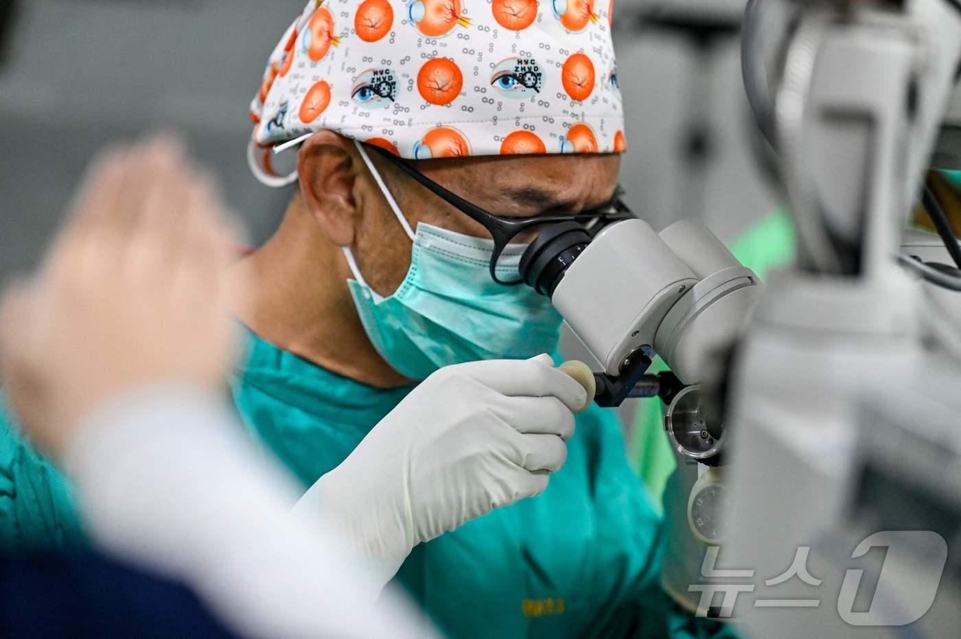 본문 이미지 - 수술하는 의료진 <사진은 기사 내용과 무관함> 2026.6.14. ⓒ AFP=뉴스1