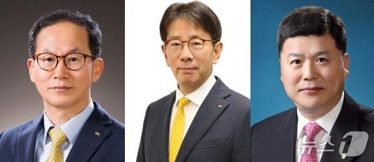 본문 이미지 - 왼쪽부터 양종희 KB금융 회장, 이재근 KB금융 부문장, 권광석 전 우리은행장. 2026.08.27 ⓒ 뉴스1 한병찬 기자