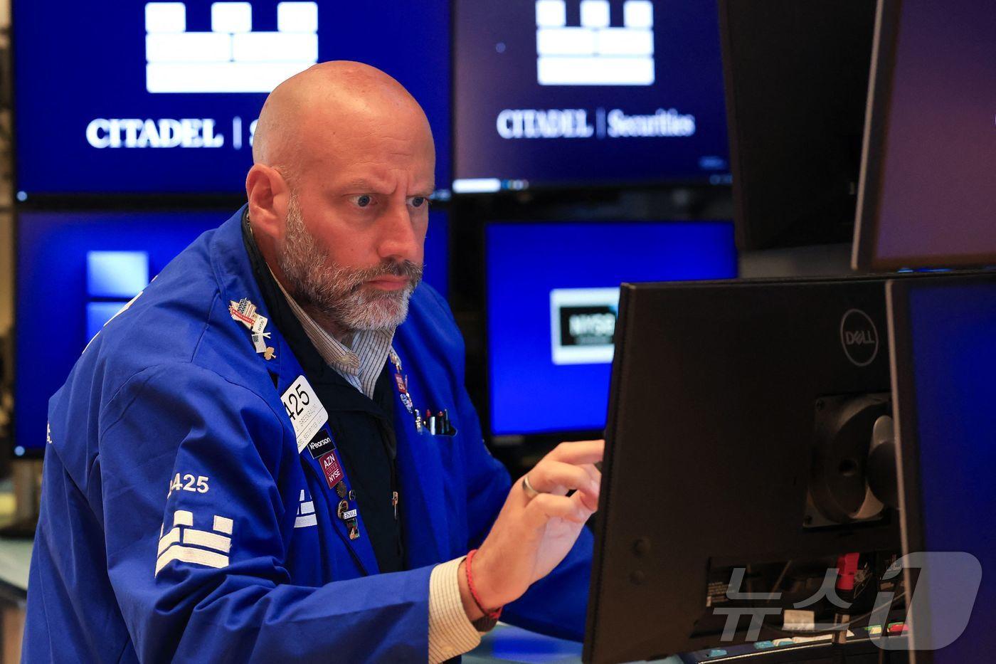 본문 이미지 - 뉴욕증권거래소 트레이더 ⓒ AFP=뉴스1