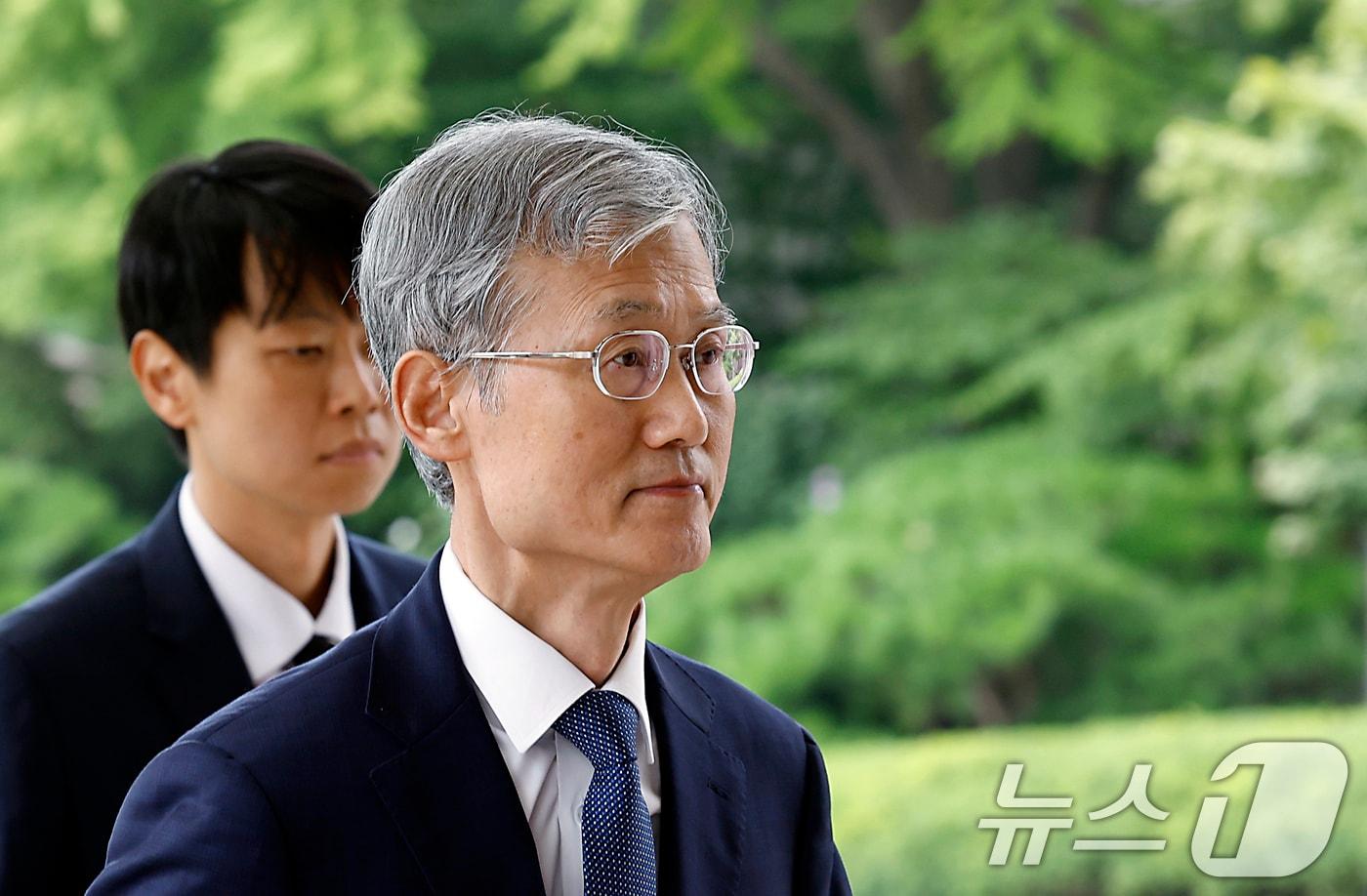 본문 이미지 - 조희대 대법원장이 28일 오전 서울시 서초구 서초동 대법원으로 출근하고 있다. 2026.8.28 ⓒ 뉴스1 박정호 기자