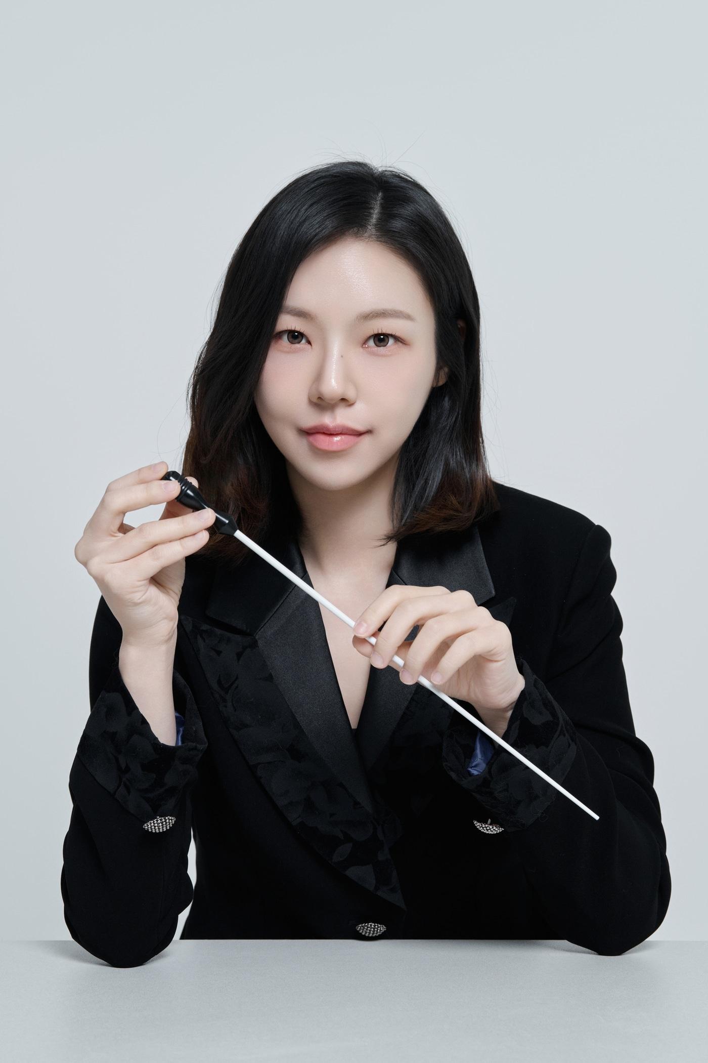 본문 이미지 - 지휘자 진솔(아르티제 제공)