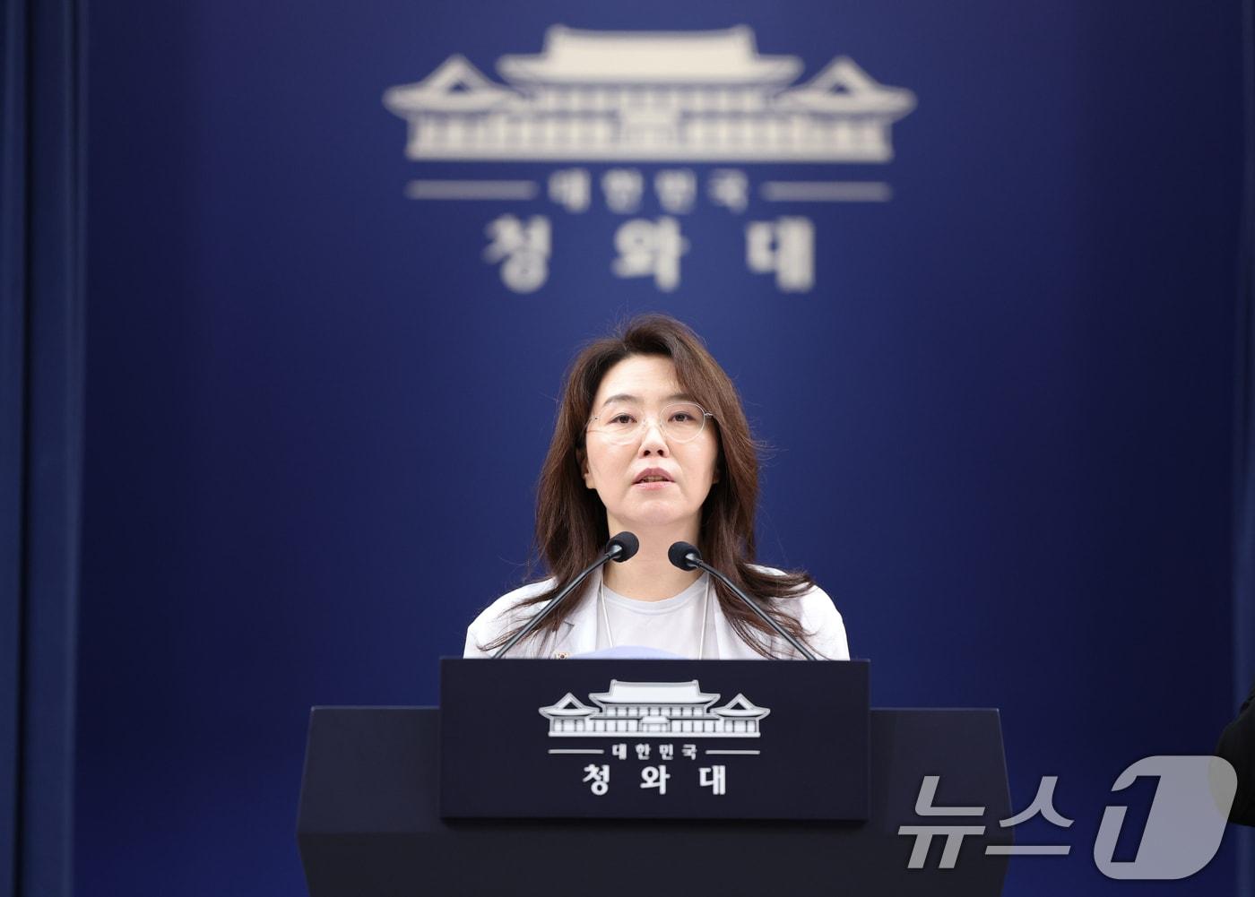 본문 이미지 - 강유정 대변인이 28일 청와대 춘추관에서 대법관 후보자 관련 브리핑을 하고 있다. 2026.8.28 ⓒ 뉴스1 허경 기자