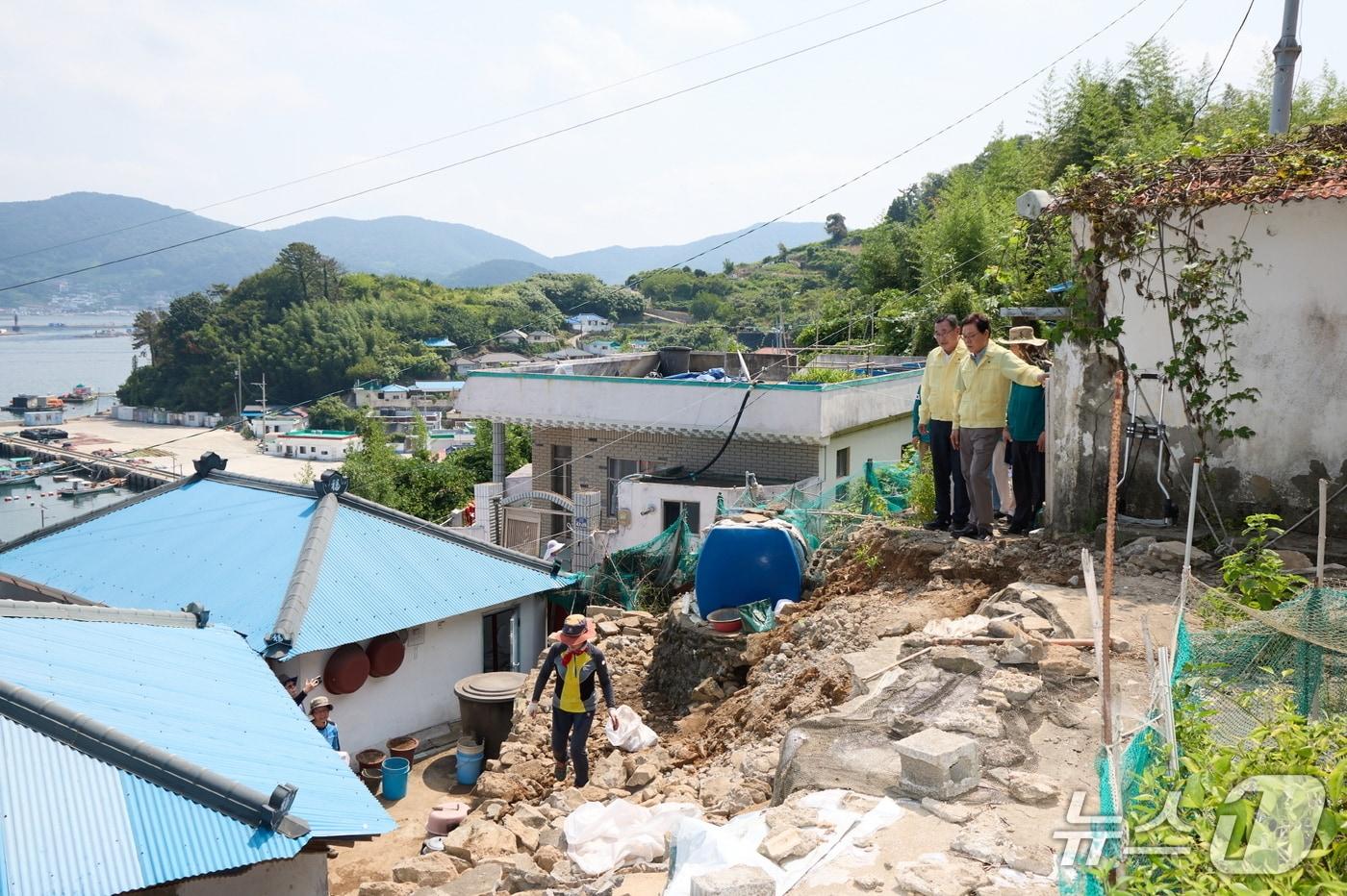 본문 이미지 - 통영 산양읍 곤리도 호우 피해 현장.(통영시 제공. 재판매 및 DB금지)