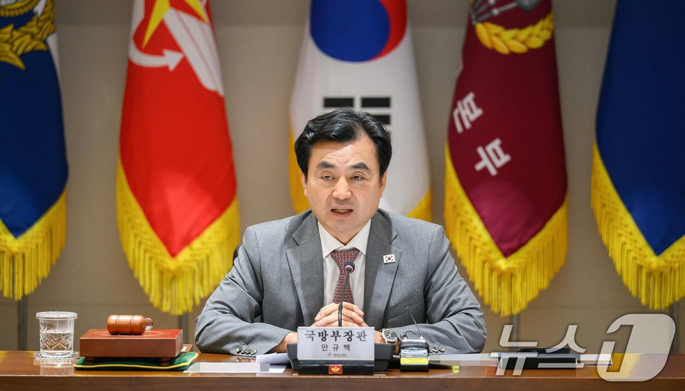 본문 이미지 - 안규백 국방부 장관이 28일 서울 용산구 국방부에서 열린 '제2회 광주 군 공항 이전부지 선정위원회'에서 발언하고 있다. (국방부 제공. 재판매 및 DB 금지) 2026.8.28 ⓒ 뉴스1 이호윤 기자
