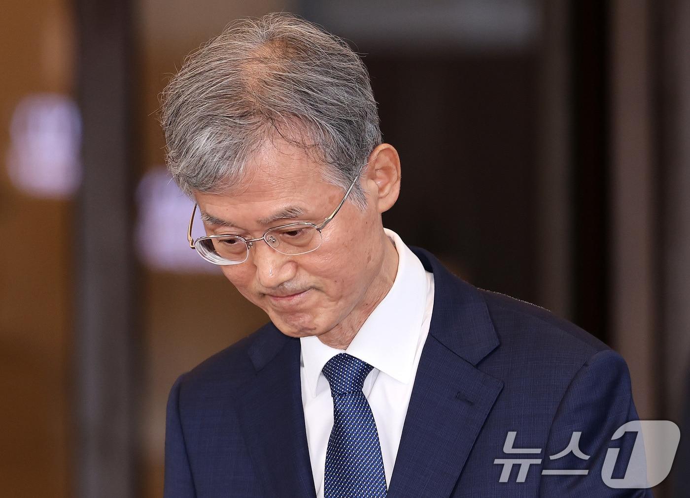본문 이미지 - 조희대 대법원장이 28일 오후 서울 서초동 대법원 청사에서 퇴근하고 있다. 2026.8.28 ⓒ 뉴스1 박지혜 기자