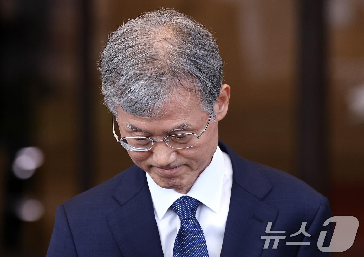 본문 이미지 - 조희대 대법원장이 28일 오후 서울 서초동 대법원 청사에서 퇴근하고 있다. 2026.8.28 ⓒ 뉴스1 박지혜 기자
